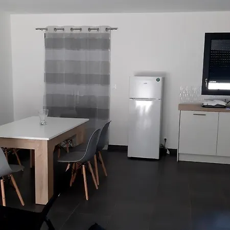 Holiday home Maison Entiere Moderne Confort De 92m²