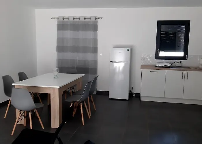 Holiday home Maison Entiere Moderne Confort De 92m²